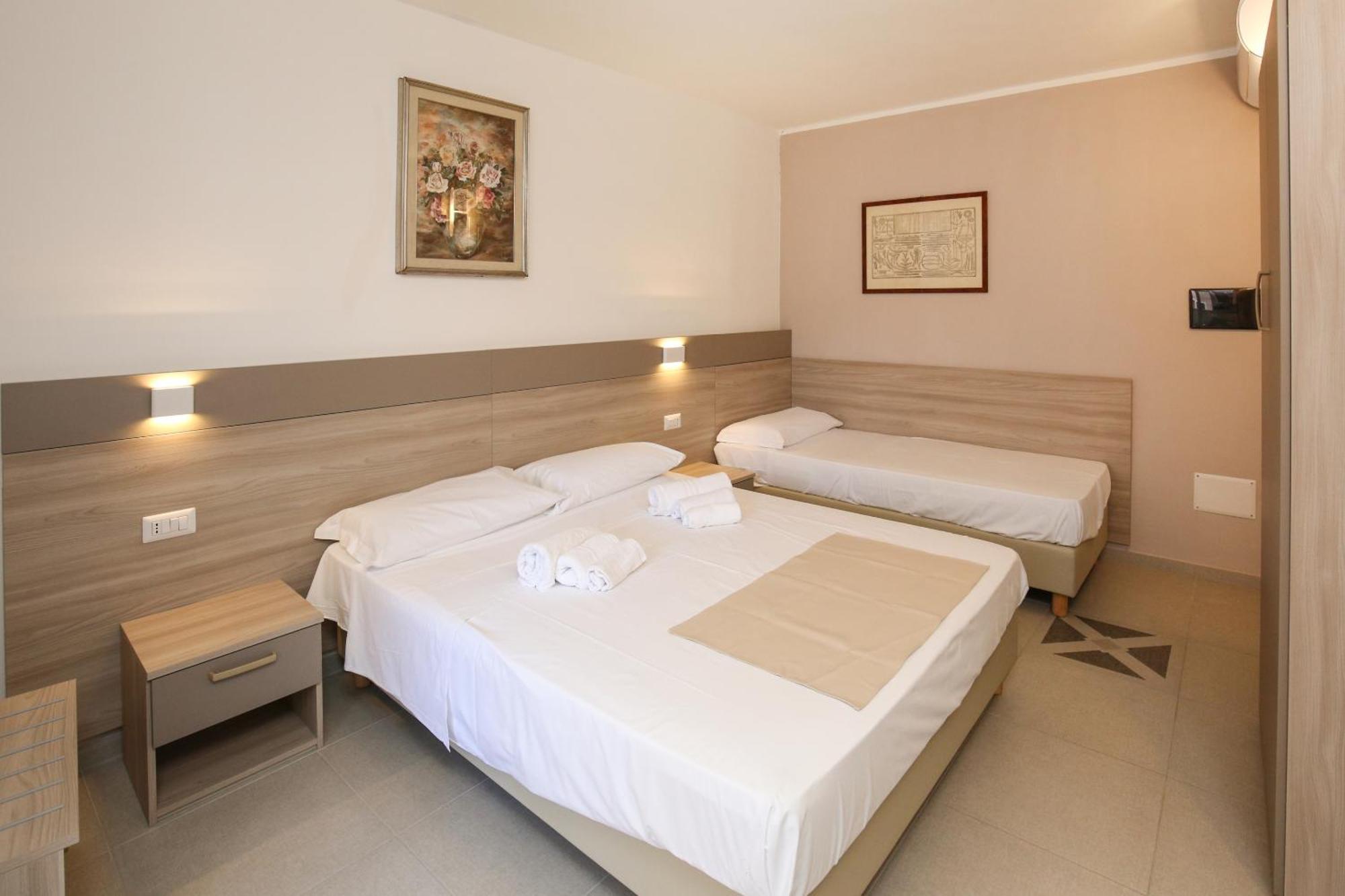 Hotel The Square Castelsardo Exterior foto