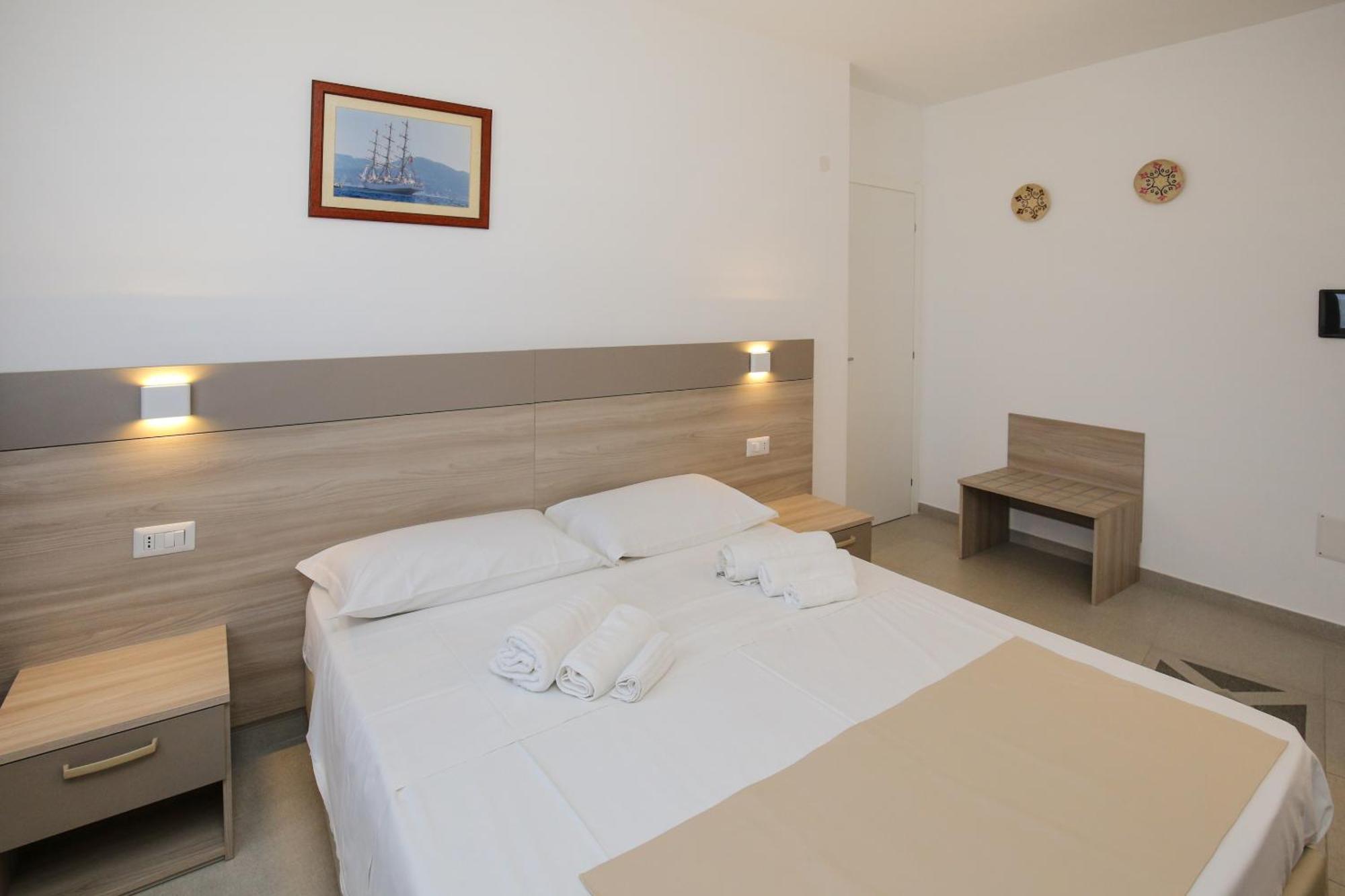 Hotel The Square Castelsardo Exterior foto